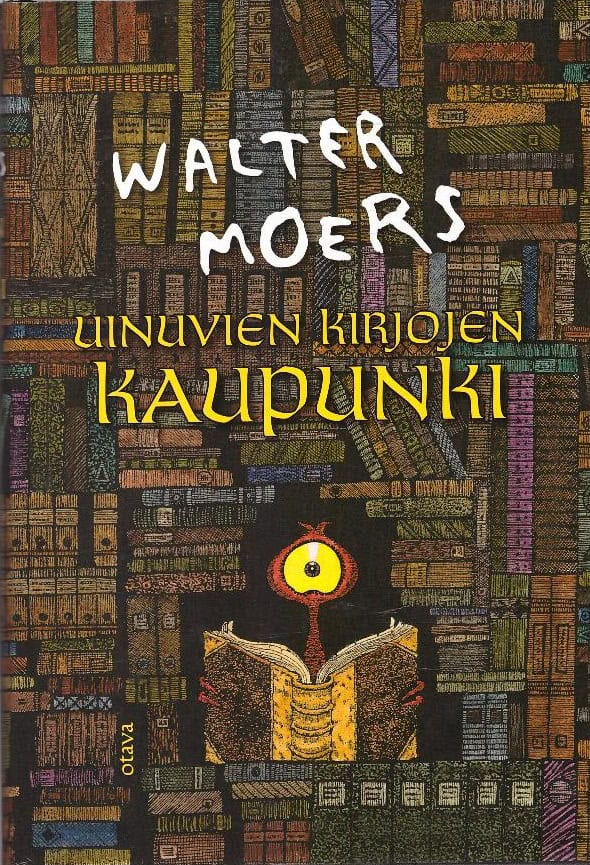 Uinuvien kirjojen kaupunki -kirjan kannessa on seinä täynnä kirjoja. Kirjojen keskellä on aukko, jossa on kirjaa lukeva otus, jolla on yksi iso varren päässä oleva silmä.