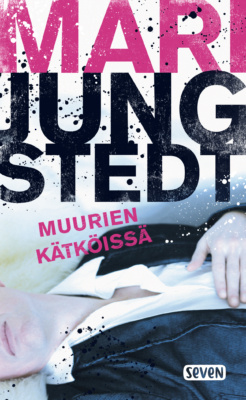 Muurien kätköissä -kirjan kannessa on lähikuva kuolleen naisen yläruumiista.