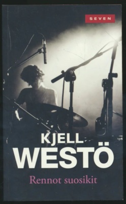 Rennot suosikit -kirjan annessa on pimeä valokuva rumpalista rumpusettinsä äärellä.