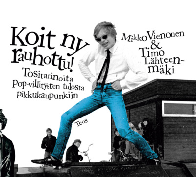 Koit ny rauhottu! -kirjan kanessa on kuva nuoresta miehestä. Kuva on mustavalkoinen, mutta miehen jalassa olevat farkut ovat siniset. Taustalla on nuorisoa kadulla polkupyörineen.