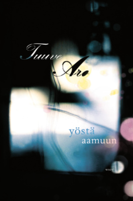 Yöstä aamuun -kirjan kannessa on epämääräisiä abstrakteja valokuvioita mustalla taustalla.