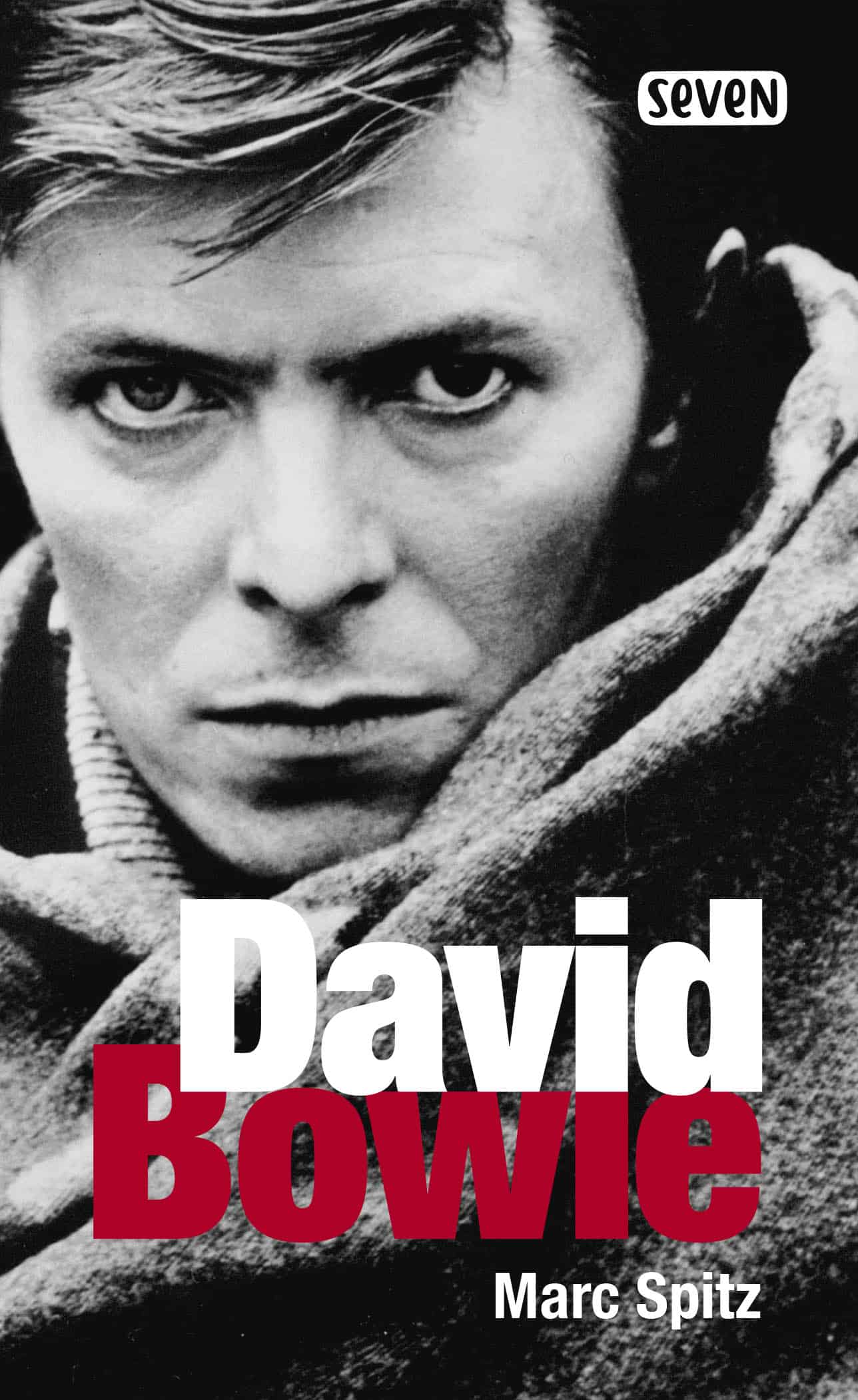 David Bowie -kirjan kannessa on mustavalkoinen valokuva David Bowien kasvoista.