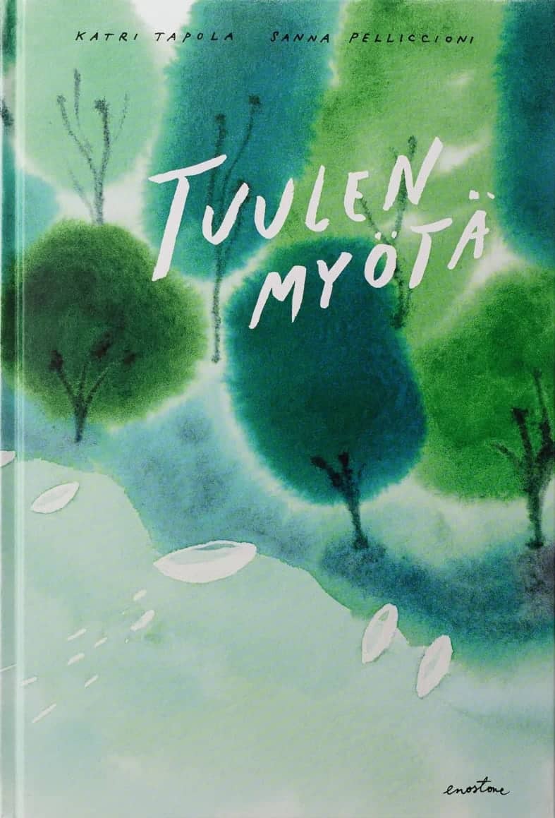 Tuulen myötä -kirjan kannessa on vesivärein tehtyjä pehmeärajaisia vihreitä puita ja varsin viitteellinen ranta, jossa on valkoisia pieniä veneitä.