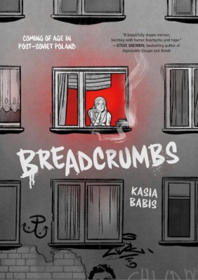 Breadcrumbs-sarjakuvan kannessa on harmaasävyinen piirros nuhjuisesta kerrostalon seinästä, jossa on useita ikkunoita. Kuvan keskellä on lämpimän punataustainen ikkuna, jonka äärellä nainen nojaa ikkunalautaan ja tupakoi.