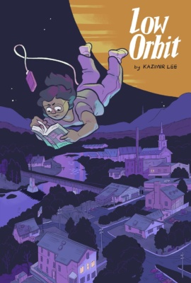 Low Orbit -kirjan kannessa tyttö leijailee ilmassa öisen pikkukaupungin yllä lukemassa kirjaa.