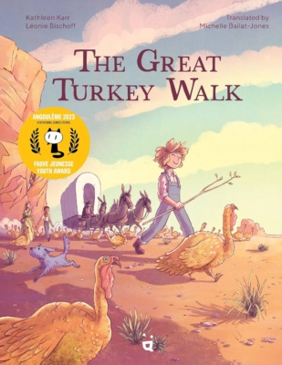 The Great Turkey Walk -kirjan kannessa poika kävelee preerialla, ympärillään kalkkunoita ja takanaan neljän aasin vetämät vankkurit.