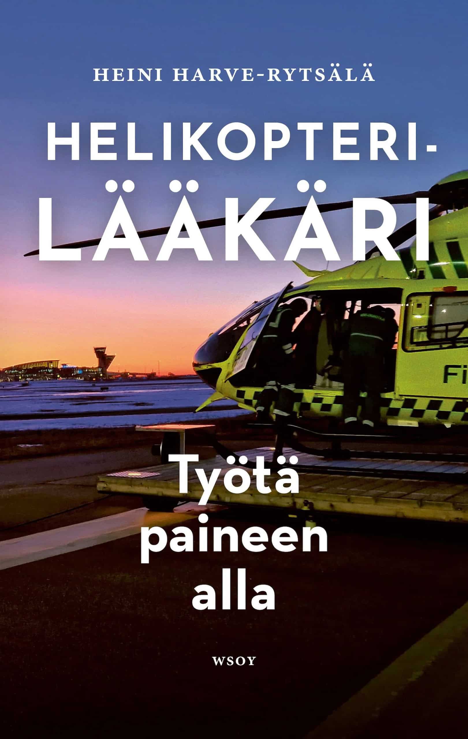 Helikopterilääkäri : Työtä paineen alla -kirjan kannessa on valokuva lääkärihelikopterista lentokentällä iltahämärässä.