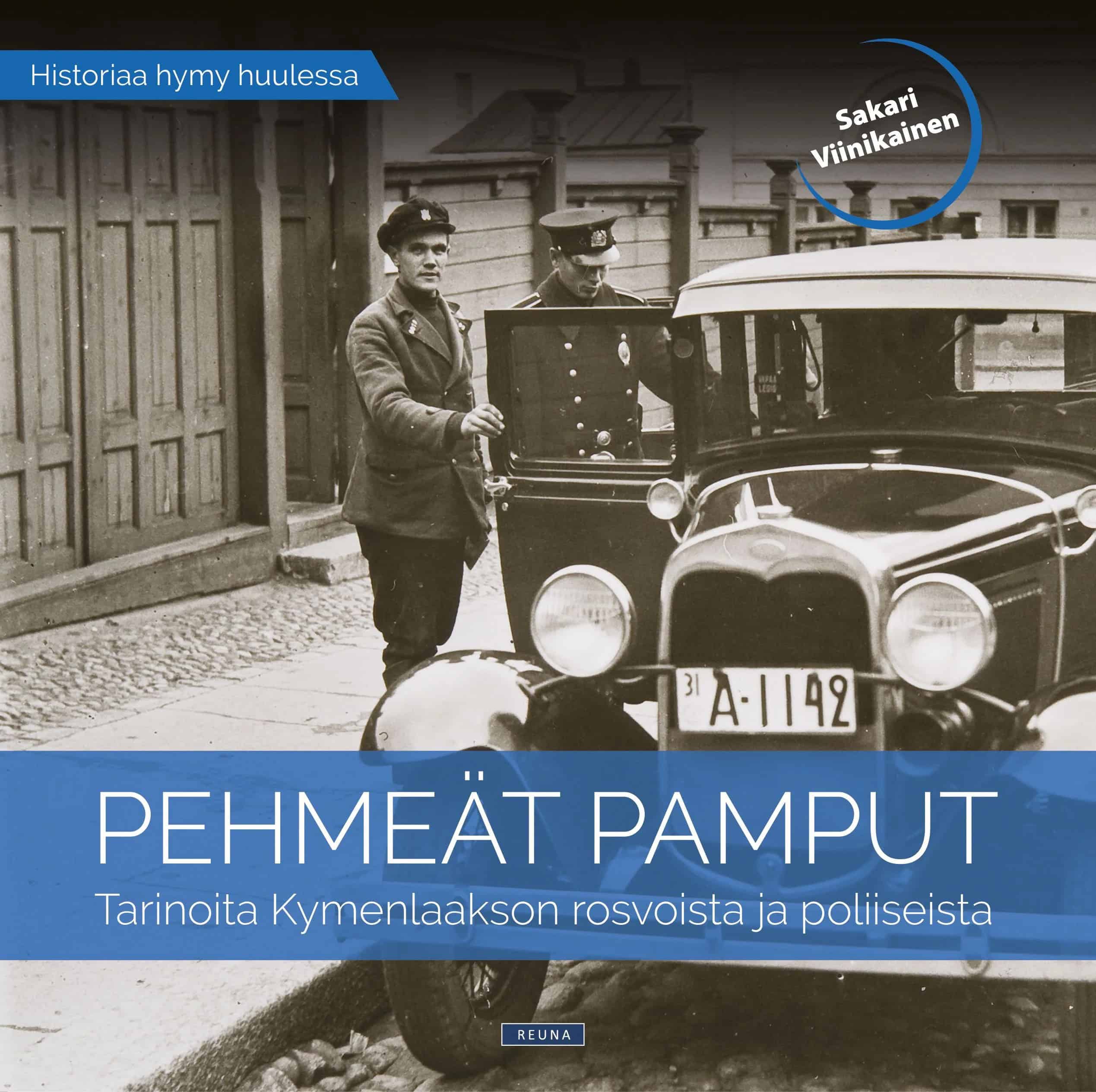 Pehmeät pamput -kirjan kannessa on mustavalkoinen arkistovalokuva poliisiautosta ja kahdesta poliisista jostain 1900-luvun alkuvuosikymmeniltä.
