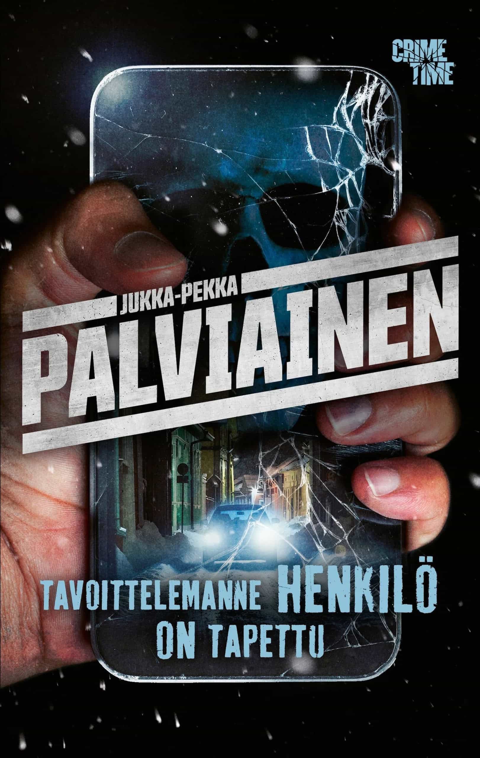 Tavoittelemanne henkilö on tapettu -kirjan kannessa käsi puristaa säröille mennyttä älypuhelinta, jonka ruudulla näkyy kohti tuleva auto.
