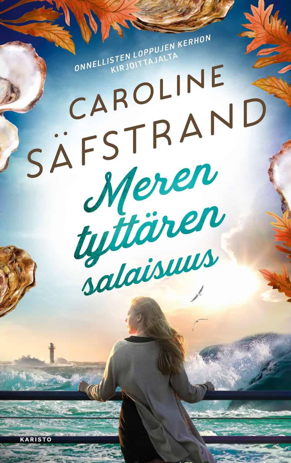 Meren tyttären salaisuus -kirjan kannessa nainen nojailee kaiteeseen meren äärellä. Taustalla näkyy majakka. Kannen reunoja kiertävät osterit.