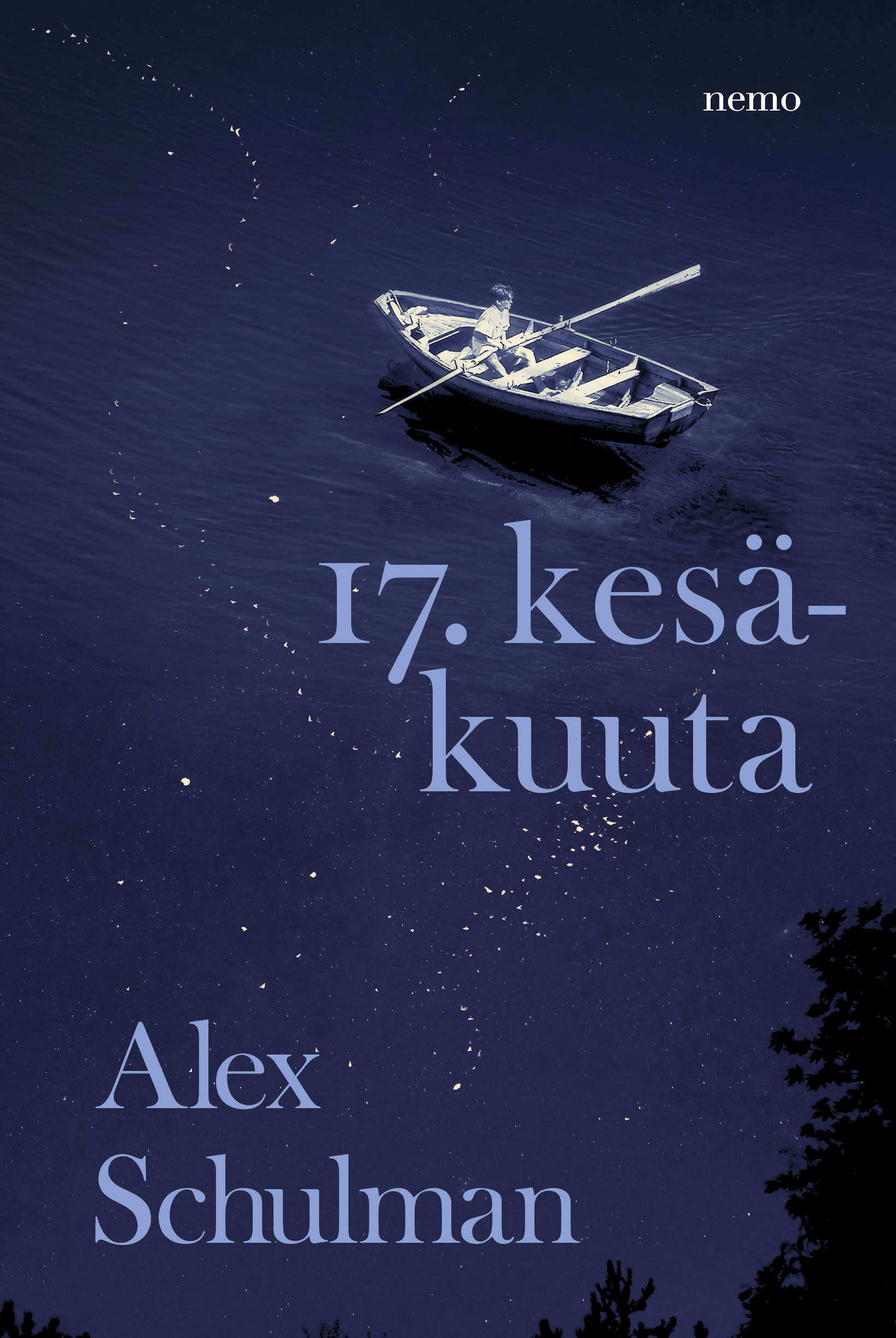 17. kesäkuuta -kirjan sinisessä kannessa on yläreunassa nuori poika soutamassa soutuveneellä. Järven vesi muuttuu tähtitaivaaksi kannen alareunan metsänreunalle.