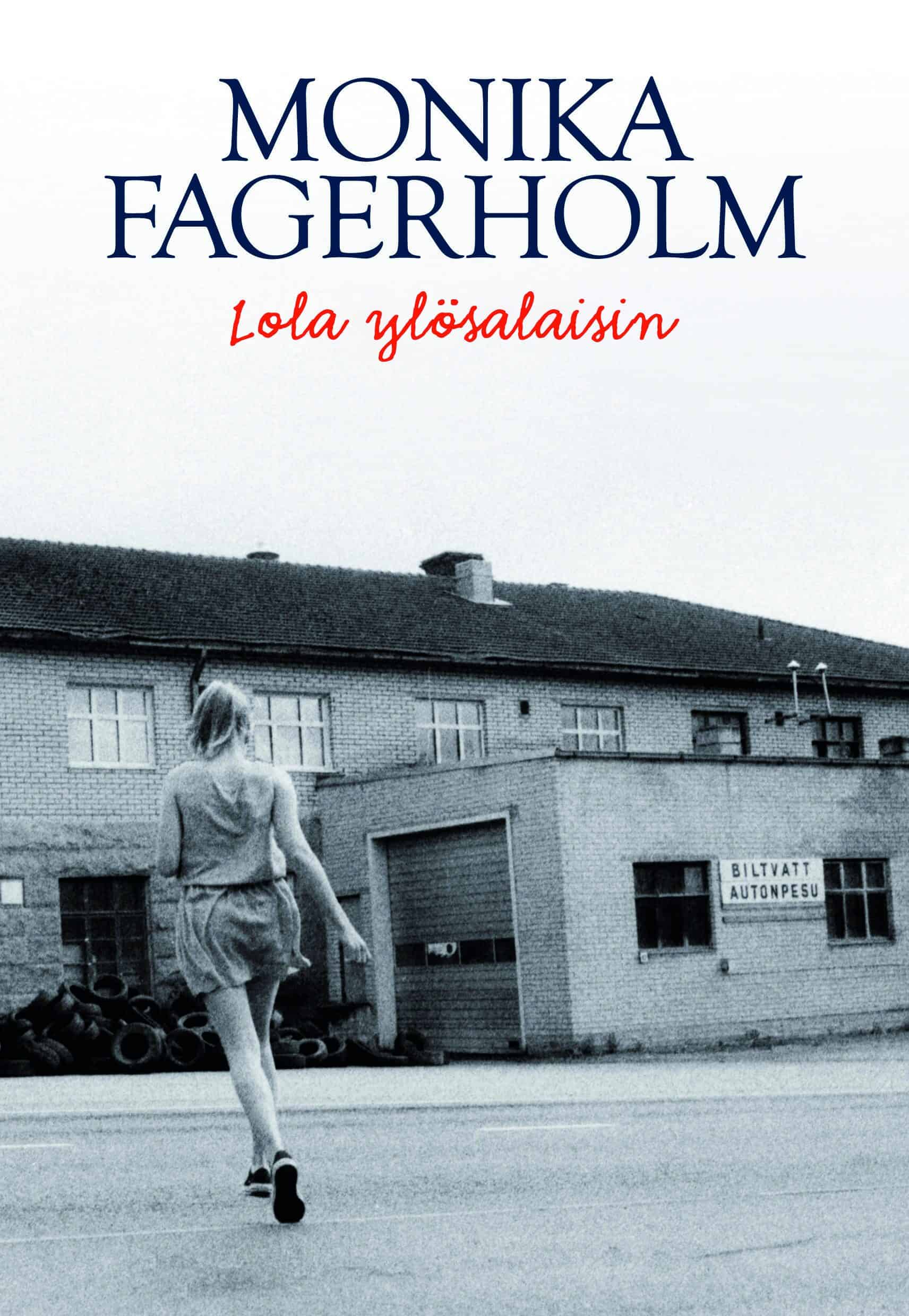 Lola ylösalaisin -kirjan kannessa on mustavalkoinen valokuva nuoresta naisesta tiellä, taustalaan rakennus, jossa lukee "Biltvätt Autonpesu".