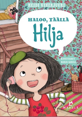 Haloo, täällä Hilja -kirjan kannessa pikkutyttö puhuu reippaana jugurttipurkkipuhelimeen. Taustalla on kodin portaikko, jonka yläpäästä pikkusisko tiirailee kiikareilla.