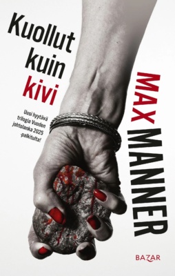 Kuollut kuin kivi -kirjan kannessa on mustavalkoinen kuva kädestä, joka puristaa nyrkinkokoista kiveä. Kivessä on punaisia veritahroja ja käden kynnet ovat verenpunaiset. Kädessä on rannerengas.