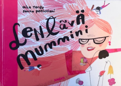 Lentävä mummini -kirjan kannessa on kollaasitekniikalla tehty piirros mummosta, joka lentää poimien kukkia. Toinen lapsi roikkuu mummon hiuksissa, toinen piirtää kynällä mummolle lisää hiuksia.