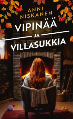Nainen istuu selin nojatuolissa takkatulen ääressä. Lattialla on lankakeriä.