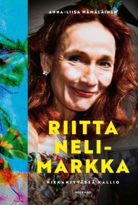 Riitta Nelimarkka : Hiekanjyvässä kallio -kirjan kannessa on valokuva Riitta Nelimarkasta.
