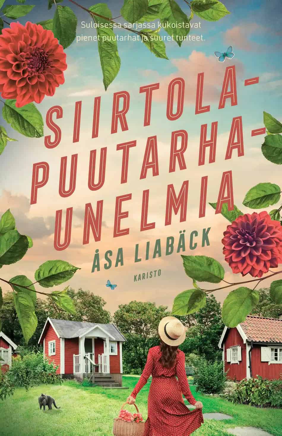 Punamekkoinen nainen seisoo kesäisessä maalaismaisemassa punamullalla maalattujen mökkien luona. Hänellä on kädessään kukkakori ja päässään olkihattu.