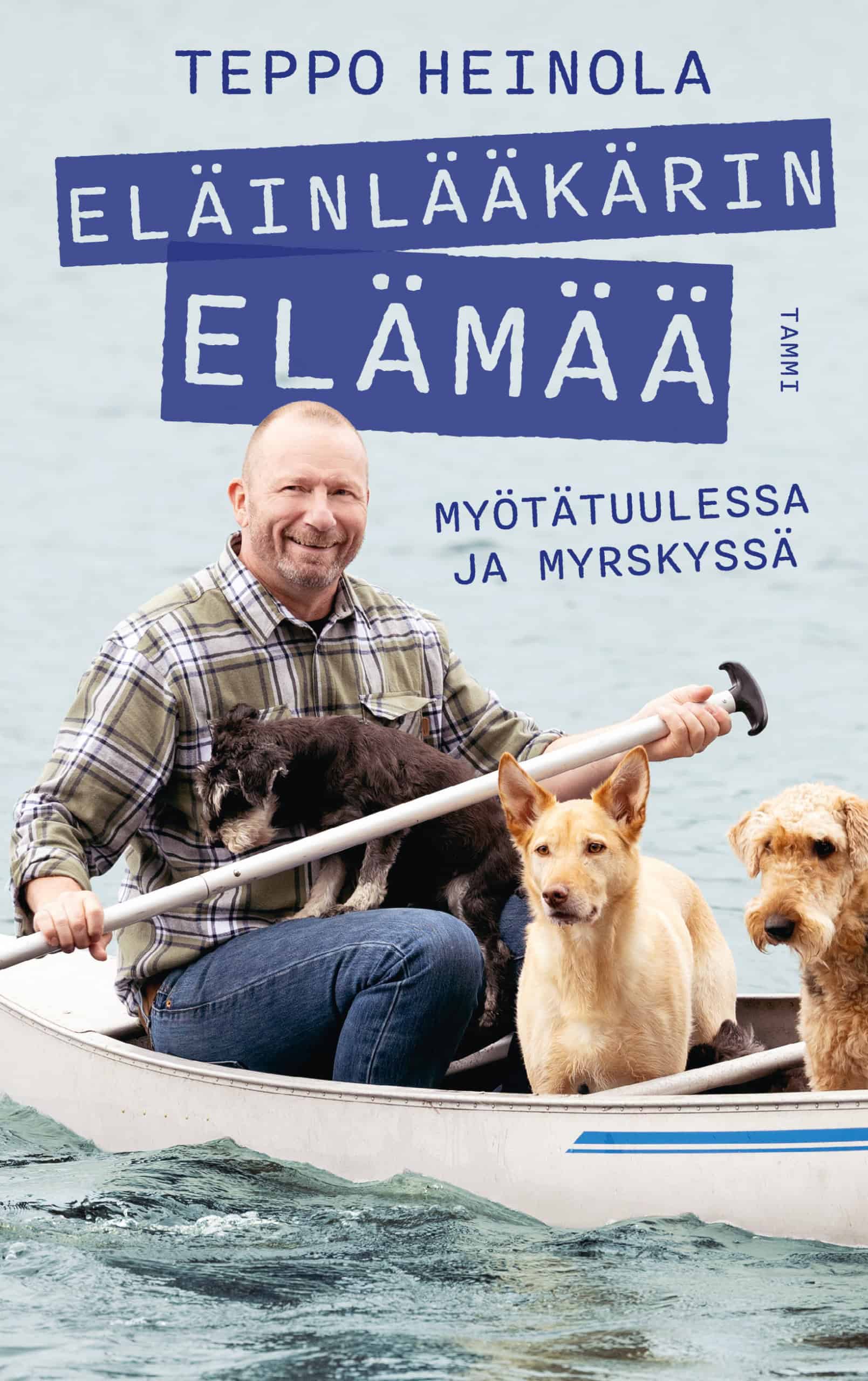 Eläinlääkärin elämää -kirjan kannessa on valokuva Teppo Heinolasta melomassa kolmen koiran kanssa.