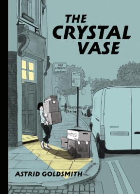 The Crystal Vasen kannessa nuori nainen kantaa muuttolaatikoita ulos talosta, jonka ovesta kajastaa valoa pimeälle kadulle. Kadulla odottaa pakettiauto.