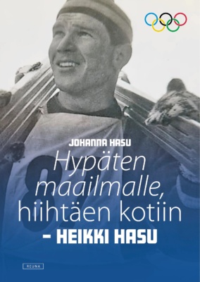 Hypäten maailmalle, hiihtäen kotiin -kirjan kannessa on mustavalkoinen valokuva suksia pitelevästä nuoresta Heikki Hasusta.