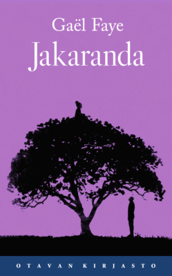 Jakarandan violetissa kannessa on musta jakarandapuun siluetti. Puun latvassa istuu lapsi, puun juurella seisoo aikuinen.
