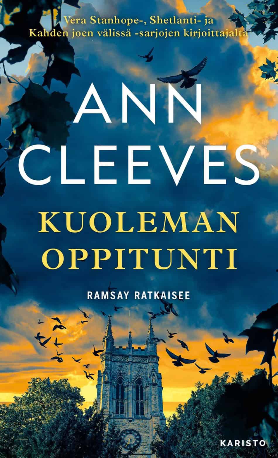 Kuoleman oppitunti -kirjan kannessa on synkkä valokuva pilvisestä taivaasta kirkontornin yläpuolella. Tornin ympärillä lentää iso lintuparvi.