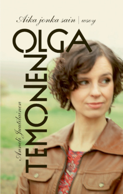 Olga Temonen : Aika jonka sain -kirjan kannessa on hieman epäterävä valokuva Olga Temosesta.
