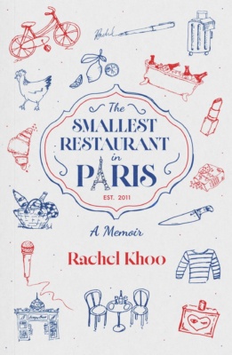 The Smallest Restaurant in Paris -kirjan kannessa on vaalealla pohjalla sinisellä ja punaisella viivapiirroksia sekalaisista kirjan aiheisiin, Ranskaan ja ruoanlaittoon liittyvistä asioista, esimerkiksi keittiöveitsi, croissant, kana, polkupyörä, matkalaukku, kahvilan pöytä ja tuolit, huulipuna ja mikrofoni.