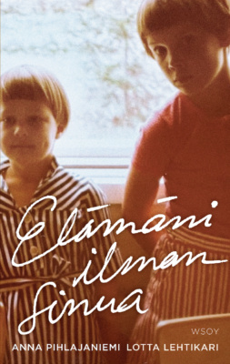 Elämäni ilman sinua -kirjan kannessa on 1970-luvulta oleva valokuva, jossa kaksi vastavaloon kuvattua tyttöä katsoo kohti kameraa.