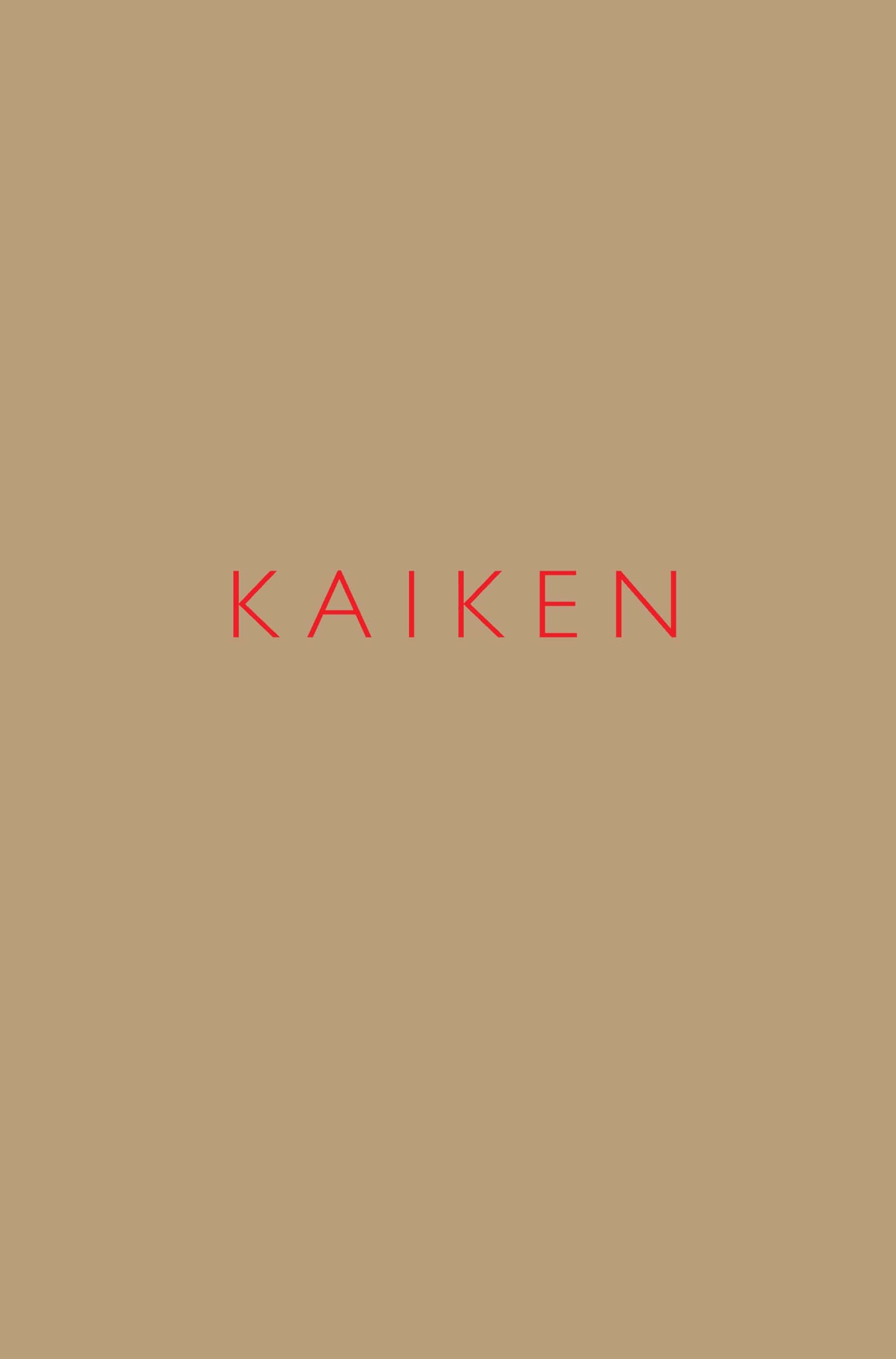 Kaiken-kirjan kansi on tasaisen pahvinruskea. Kirjan nimi on punaisella kannen keskellä.