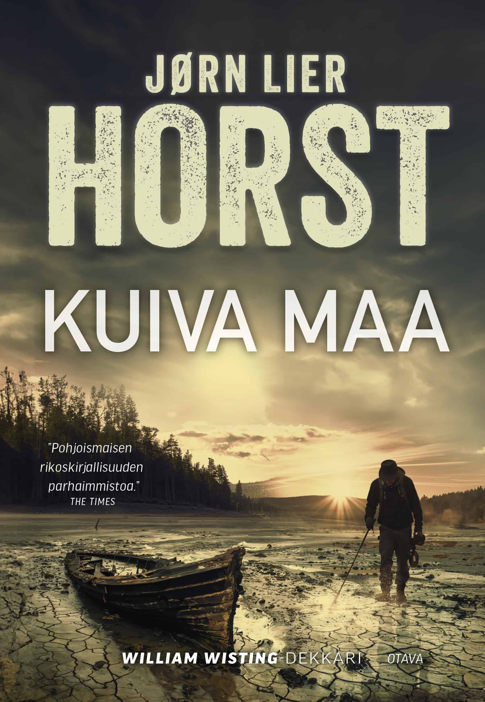 Kuiva maa -kirjan kannessa on keltaisen sävyinen valokuva kuivuneesta järvestä, jossa on vanha, huonokuntoinen puinen soutuvene ja metallinpaljastajan kanssa kulkeva mies.