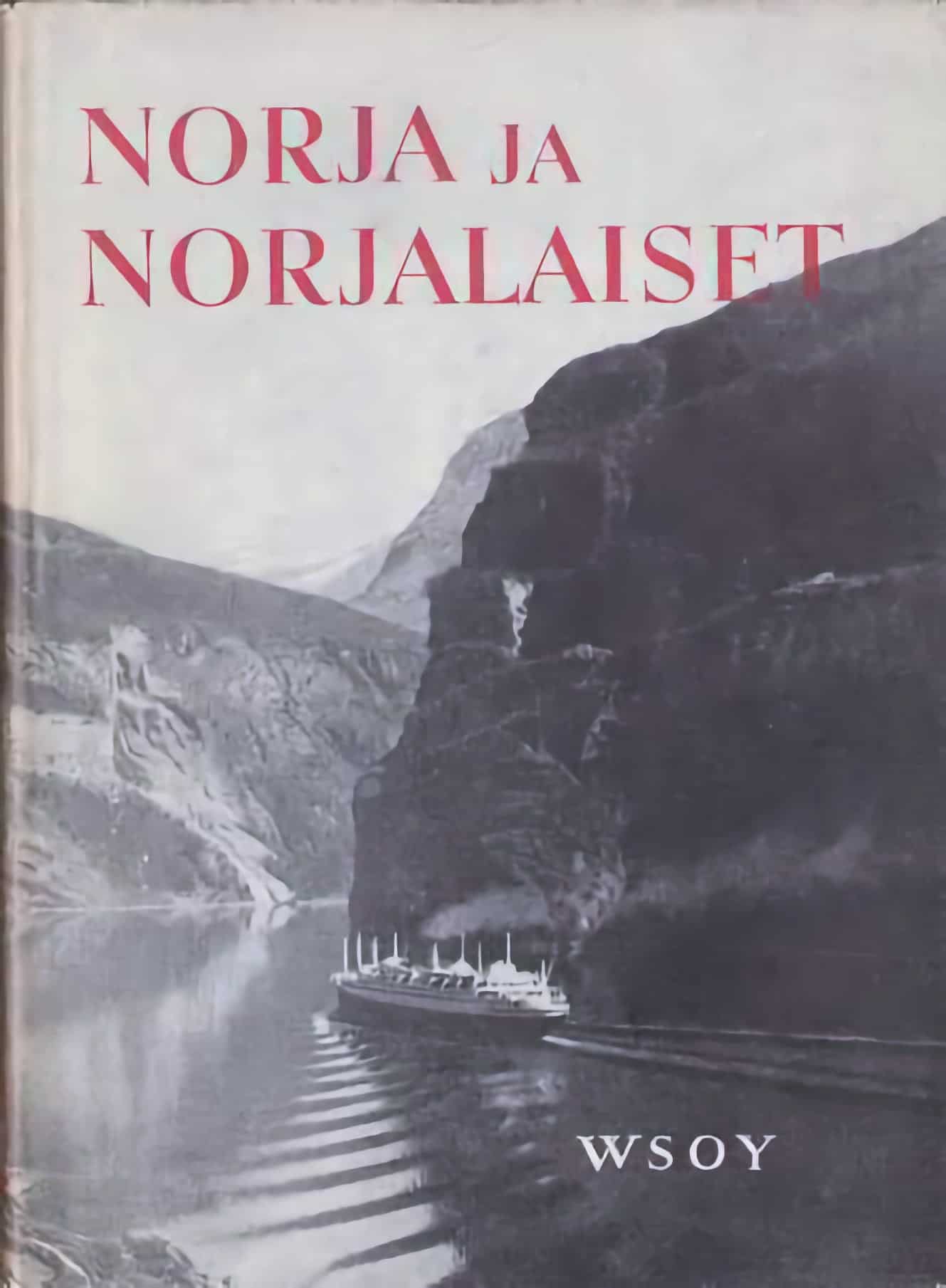 Norja ja norjalaiset -kirjan kannessa on mustavalkoinen valokuva vuonosta, jossa kulkee laiva.