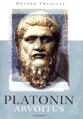 Platonin arvoituksen kannessa on päällekkäisiä kuvia Platonia esittävistä patsaista.