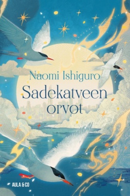 Sadekatveen orpojen kannessa on piirros lentävistä tiiroista, taustalla valtava kuu, jonka edessä on kaupungin siluetti.